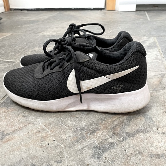 Shoes - Excellent used condition Womens Nike Sneakers